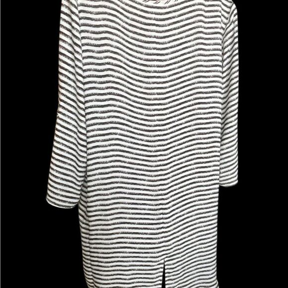 Chico’s Striped Black and White bottom Sleeves high-Low Sheer Fabric Size 3 Top - Picture 2 of 6